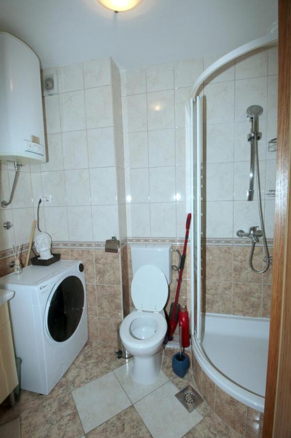 דירות Apartman *Sanja* אומיס מראה חיצוני תמונה