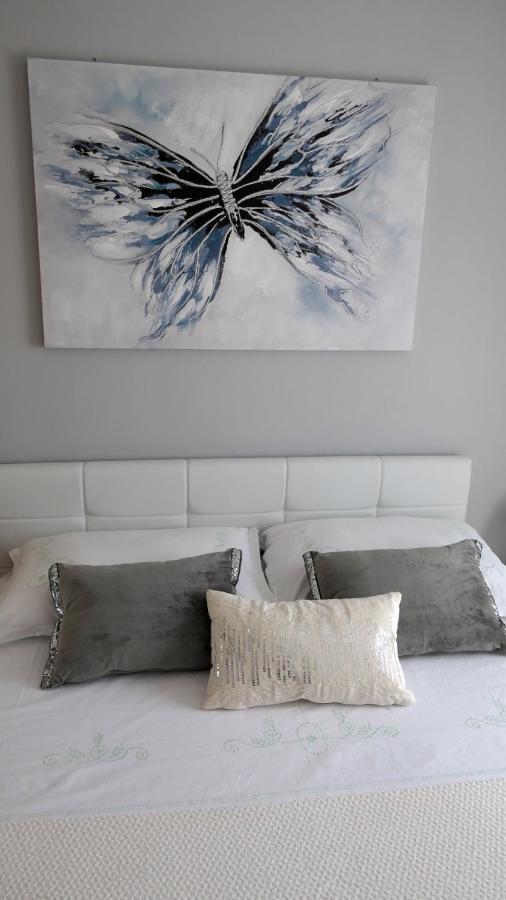 דירות Apartman *Sanja* אומיס מראה חיצוני תמונה